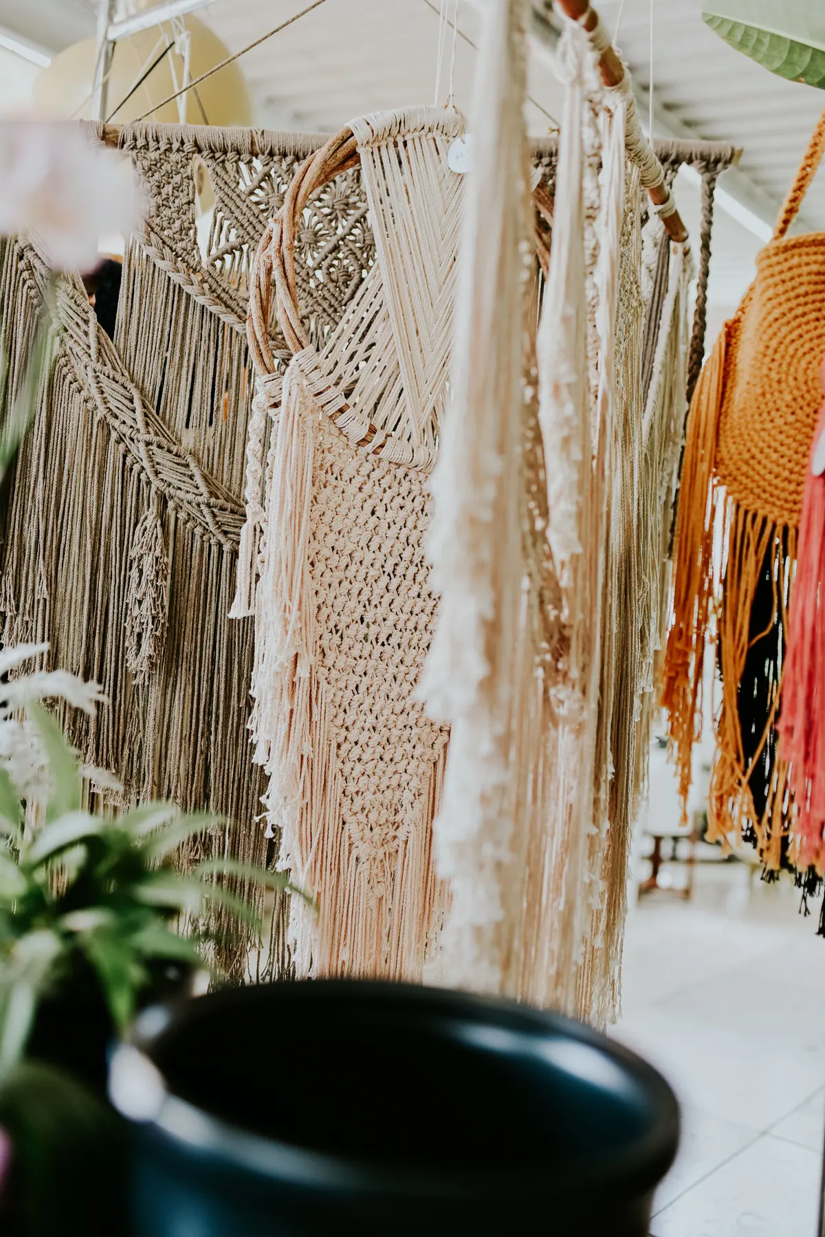 Macramé textures and natural fibres